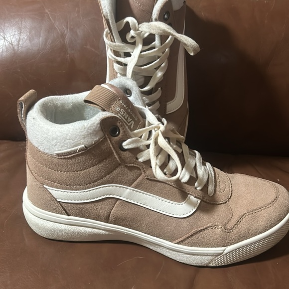 Vans - Picture 3 of 7